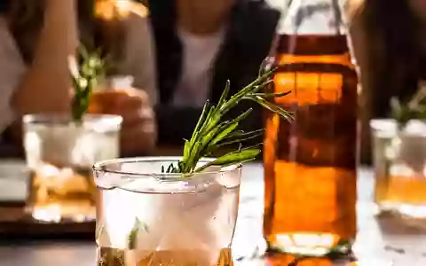 Mehr junge Menschen trinken regelmäßig Saft und alkoholfreie Cocktails / Wöchentlicher Alkoholkonsum von Jugendlichen erreicht historischen Tiefstand - Foto: presseportal.de