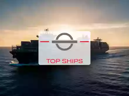 Modernes Containerschiff auf dem Ozean bei Sonnenuntergang als Symbol für den maritimen Sektor - Foto: über boerse-global.de