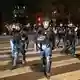 Eine verstärkte Polizeipräsenz sorgte dafür, dass die Nacht in französischen Städten ruhig verlief. - Bild: -/Kyodo/dpa