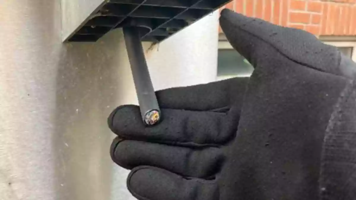 POL-KLE: Emmerich - Kabel einer Ladesäule beschädigt: Zeugen gesucht - Bild: presseportal.de