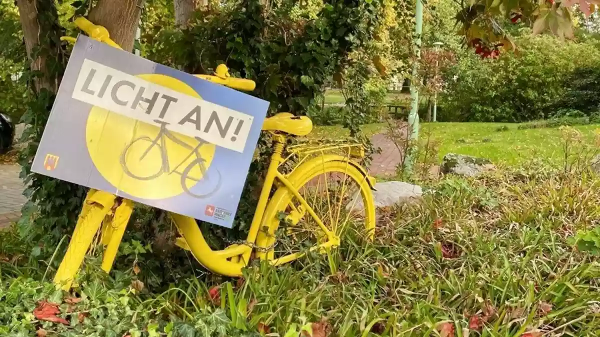 POL-HK: Soltau: "Licht an!" - Sicher unterwegs mit Fahrrad und E-Scooter - Bild: presseportal.de