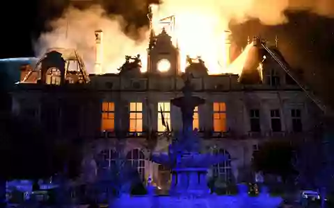 Nach der verheerenden Brandstiftung im Rathaus von Limoges hat die Polizei einen Verdächtigen gefasst (Archivbild). - Foto: Pascal Lachenaud/AFP/dpa