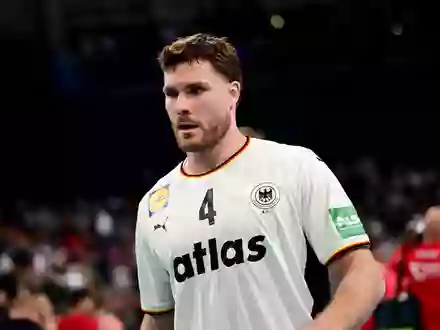 Johannes Golla bleibt Kapitän der deutschen Handball-Nationalmannschaft. (Archivbild) - Foto: Sina Schuldt/dpa