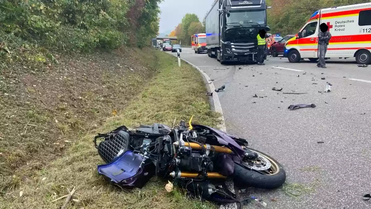 POL-PDLD: B10/ LD-Godramstein - Schwerer Verkehrsunfall auf der B10 bei Landau-Godramstein - Zeugenaufruf der Polizei Edenkoben - Bild: presseportal.de