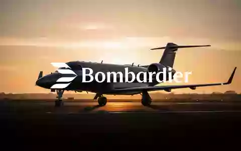 Silhouette eines Privatjets bei Sonnenaufgang auf einer Landebahn als Symbol für die Luftfahrtindustrie. - Foto: über boerse-global.de