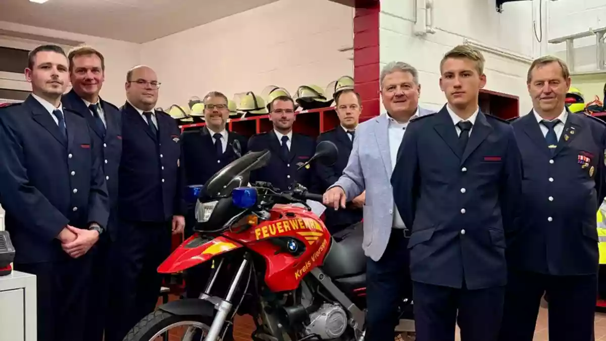 FW Niederkrüchten: Kameradschaftsabend in Oberkrüchten mit Ehrungen und Beförderungen / Sechs Mitglieder der Freiwilligen Feuerwehr Niederkrüchten werden für ihre Leistungen und langjährige Zugehörigkeit ausgezeichnet. - Bild: presseportal.de