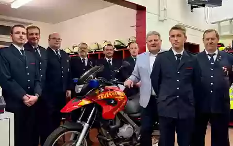 FW Niederkrüchten: Kameradschaftsabend in Oberkrüchten mit Ehrungen und Beförderungen / Sechs Mitglieder der Freiwilligen Feuerwehr Niederkrüchten werden für ihre Leistungen und langjährige Zugehörigkeit ausgezeichnet. - Foto: presseportal.de