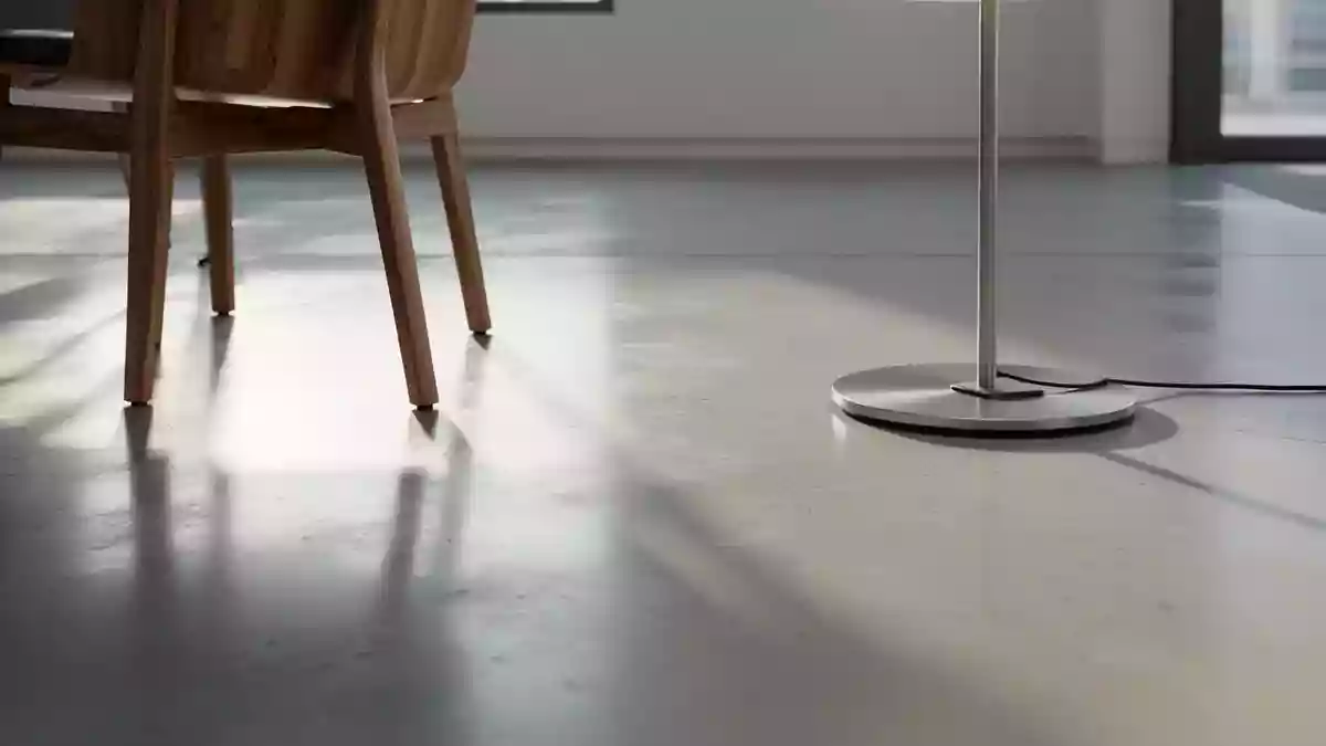 Langes Stehen bei der Arbeit belastet Kreislauf, Gelenke und Füße