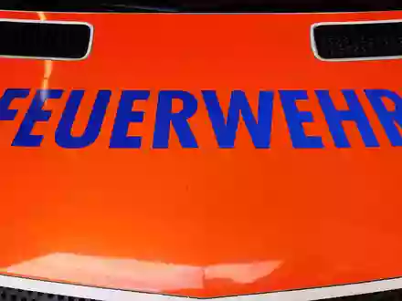 In Hamburg ist die Feuerwehr Träger der Rettungsdienste. (Illustration) - Foto: Julian Weber/dpa