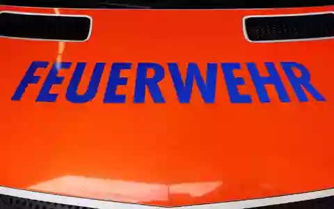 In Hamburg ist die Feuerwehr Träger der Rettungsdienste. (Illustration) - Foto: Julian Weber/dpa