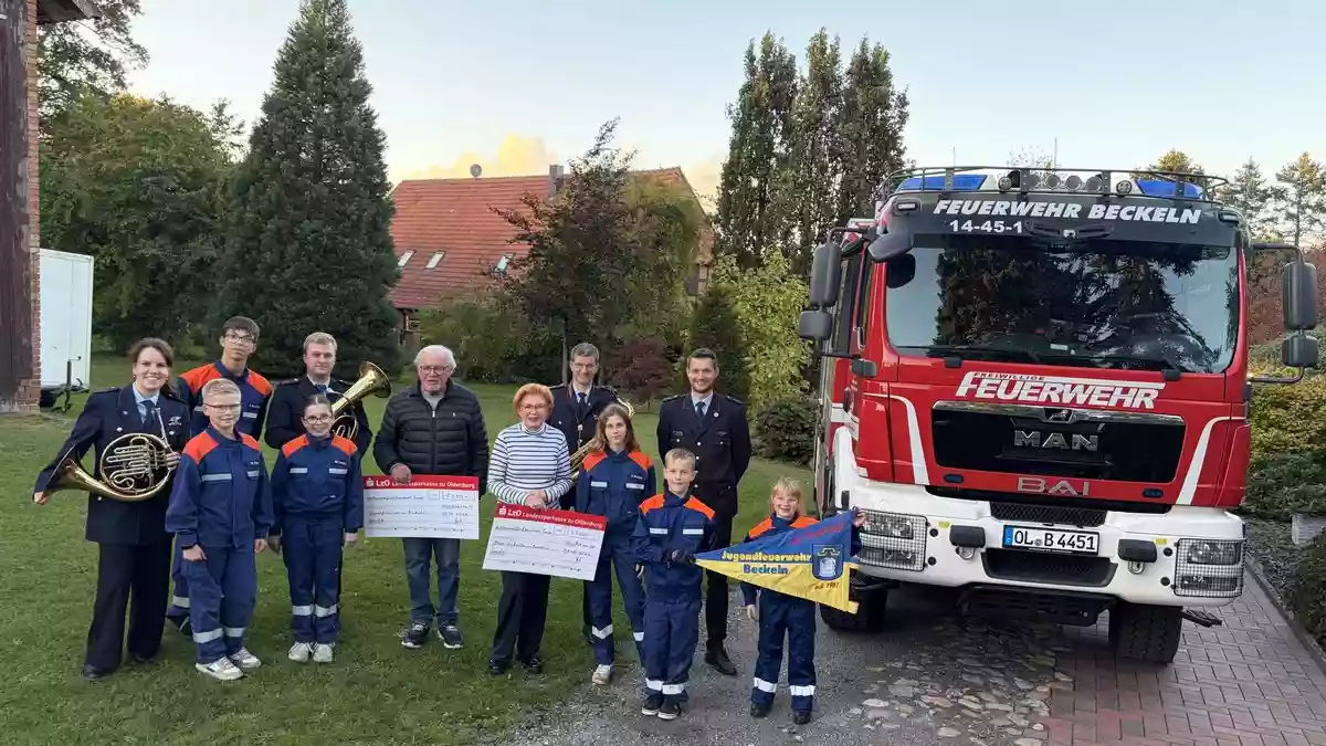 FW-OLL: Großzügige Spende für die Jugendfeuerwehr und das Jugendblasorchester Beckeln - Bild: presseportal.de