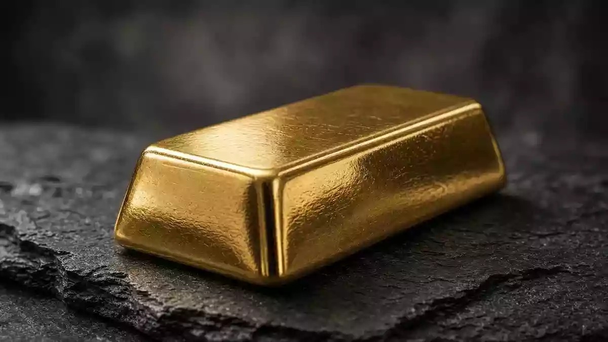 Gold ETFs Hit 2025 High but Prices Slip as Yields Weigh