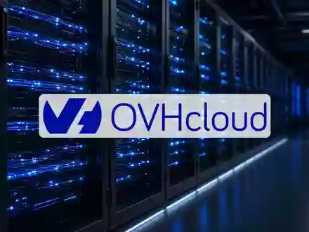 Modernes Rechenzentrum mit leuchtenden Glasfaserkabeln und Server-Infrastruktur als Symbol für digitales Wachstum - Foto: über boerse-global.de