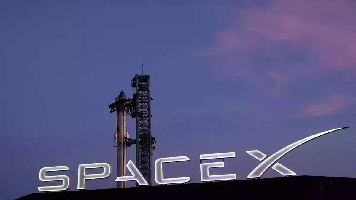 SpaceX investiert neben Raketen erheblich in Künstliche Intelligenz. (Archivbild) - Bild: Eric Gay/AP/dpa