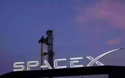 SpaceX investiert neben Raketen erheblich in Künstliche Intelligenz. (Archivbild) - Foto: Eric Gay/AP/dpa