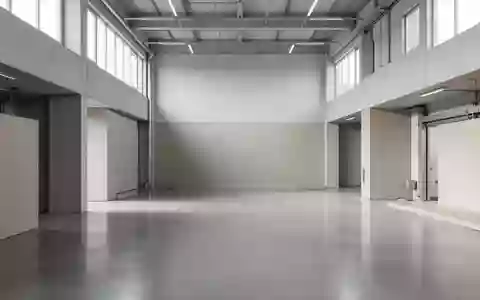 Ein minimalistisch gestalteter, heller und aufgeräumter Arbeitsraum mit neutralen Oberflächen und natürlichem Licht. - Foto: über boerse-global.de