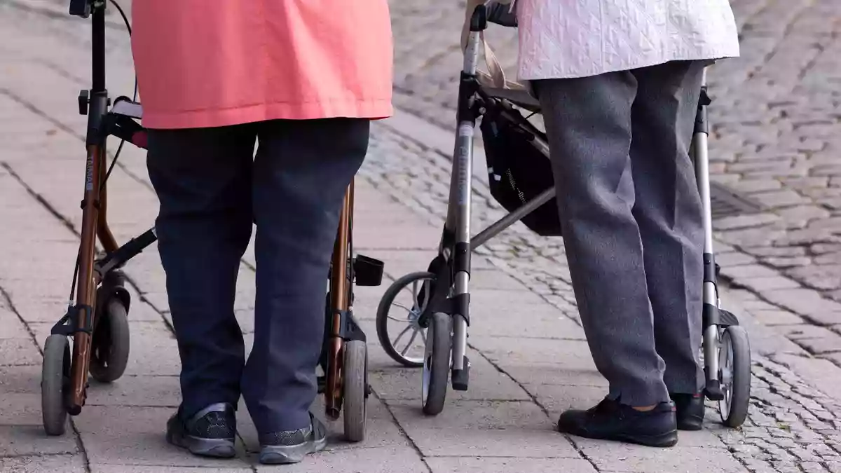 Soziale Aktivitäten sind auch in hohem Alter sehr wichtig. (Symbolbild) - Bild: Jens Büttner/dpa