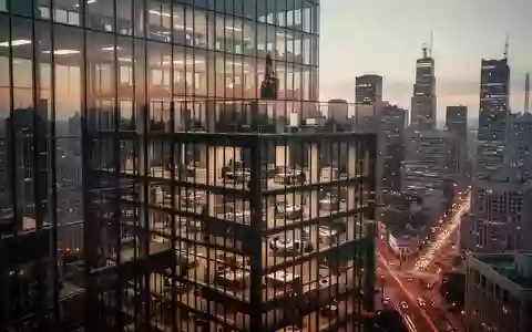 Ein modernes Bürogebäude in einem Finanzviertel während der Dämmerung. - Foto: über boerse-global.de