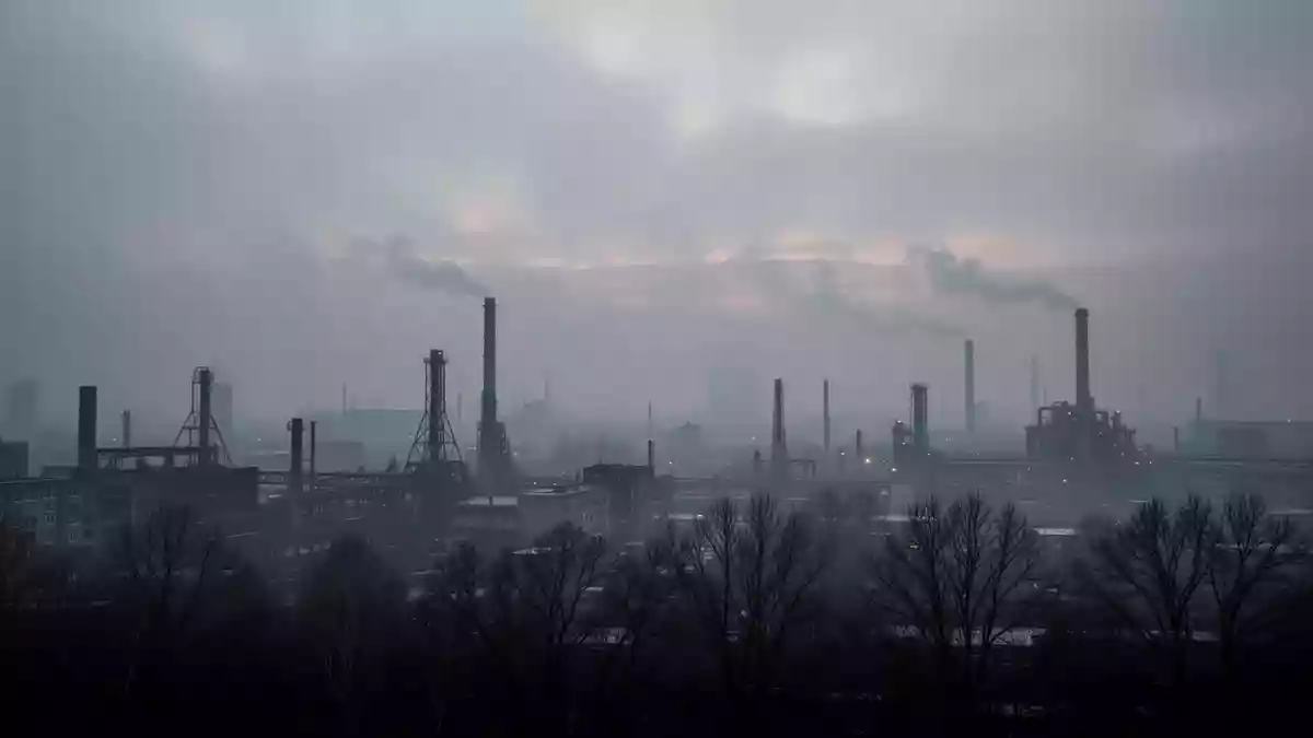 Luftverschmutzung und Wetter: Was Studien zu Rheuma-Schmerzen zeigen