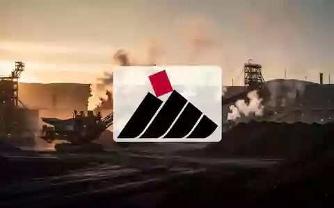Industrielle Kohleförderanlage bei Sonnenaufgang mit Fokus auf Energieproduktion und industrielle Strukturen. - Foto: über boerse-global.de