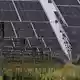 Hat sich deutlich schneller entwickelt als angenommen: der Ausbau erneuerbarer Energien, insbesondere der Solarenergie. - Bild: Michael Bahlo/dpa