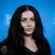 Charli xcx hat ihre Stimme verloren. (Archivbild) - Bild: Soeren Stache/dpa