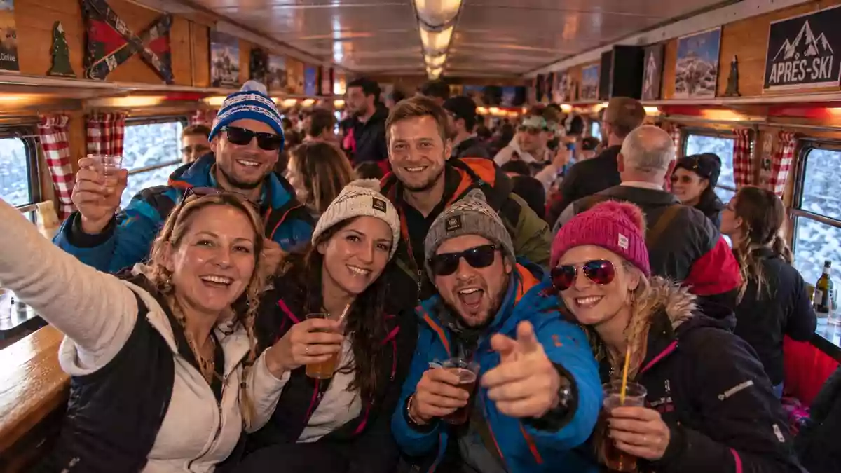 NEU: Aprés-Ski Party im UEX Skizug / Urlaubs-Express präsentiert Hüttenwochen auf Schienen / Fahrten ab Hamburg, Bremen und NRW - Bild: presseportal.de