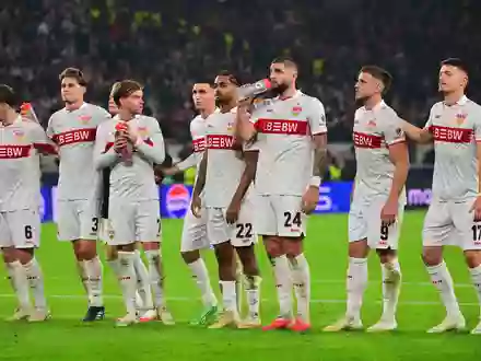 Die VfB-Profis haderten mit dem einen Punkt gegen Atlético. - Foto: Jan-Philipp Strobel/dpa