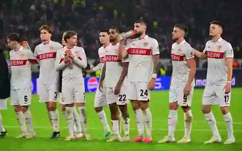 Die VfB-Profis haderten mit dem einen Punkt gegen Atlético. - Foto: Jan-Philipp Strobel/dpa