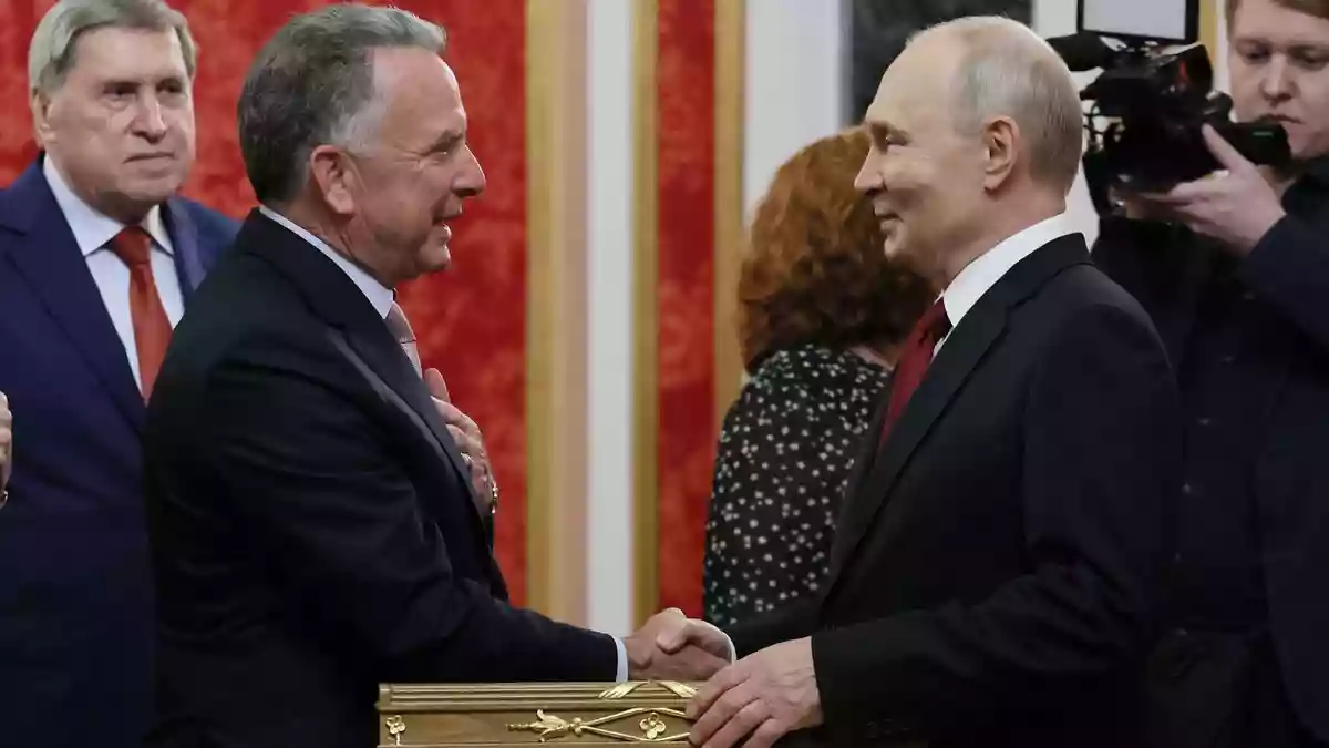 Der US-Unterhändler Steve Witkoff will bei einem neuen Besuch in St. Petersburg Kremlchef Wladimir Putin neue Vorschläge für eine Friedenslösung im russischen Angriffskrieg gegen die Ukraine unterbreiten. (Archivbild) - Bild: Mikhail Metzel/Pool Sputnik Kremlin/AP/dpa