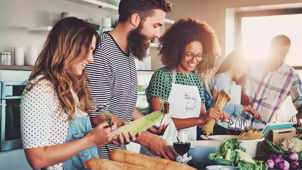 Weniger Stress - mehr Zeit für Gastfreundschaft / Mit diesen 5 smarten Tipps von Too Good To Go ganz entspannt mit Lieblingsmenschen feiern - Bild: presseportal.de