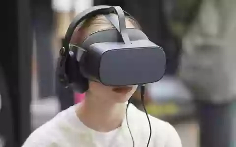 VR-Brille im Einsatz (Archiv) - Foto: via dts Nachrichtenagentur