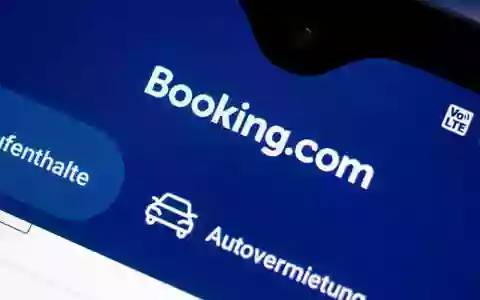Das Reiseportal Booking.com hat seinen Hauptsitz im niederländischen Amsterdam. (Symbolbild) - Foto: Fabian Sommer/dpa
