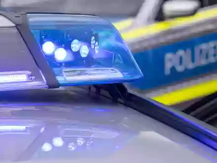 In Rommelshausen kommt es derzeit zu einem Polizeieinsatz. (Symbolbild) - Foto: Daniel Karmann/dpa