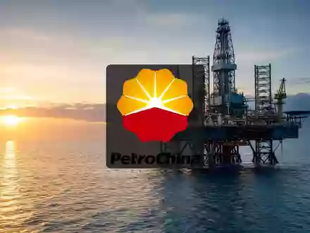 Moderne Offshore-Plattform auf ruhigem blauem Meer bei Sonnenaufgang, industrielle Energie-Ästhetik. - Foto: über boerse-global.de