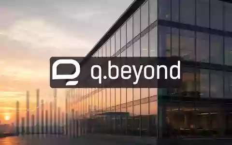 Abstraktes, professionelles Finanzbild eines modernen Bürogebäudes in der Abenddämmerung zur Symbolisierung der Marktlage. - Foto: über boerse-global.de