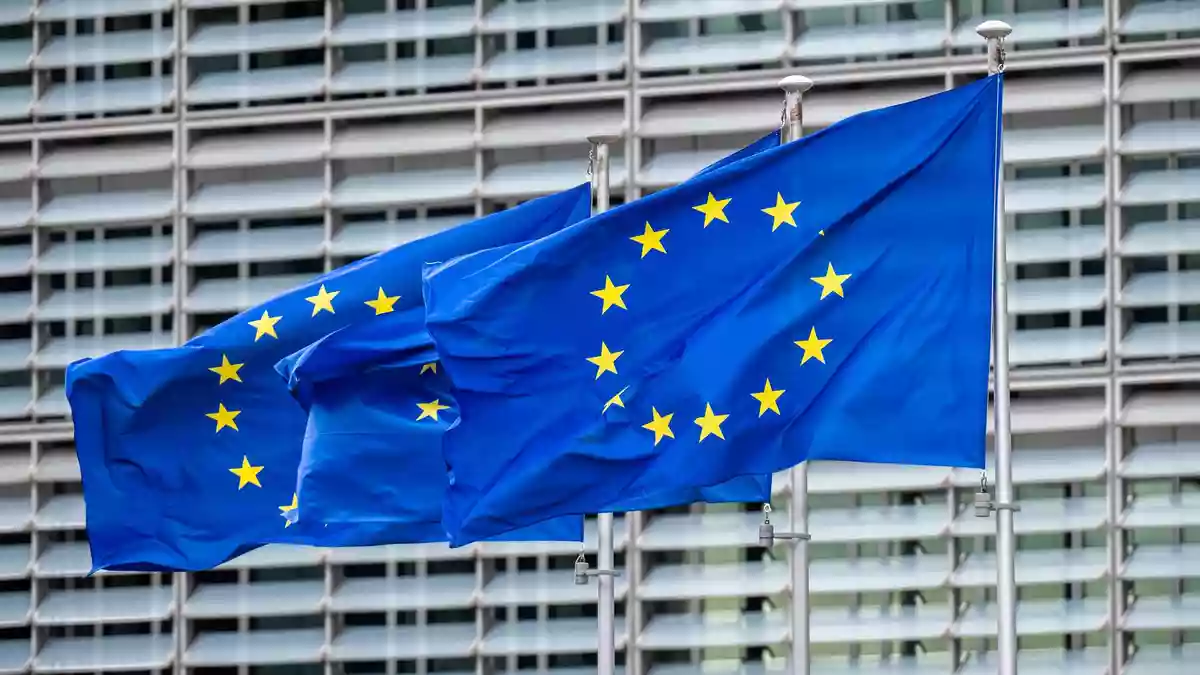 «Äußerst besorgniserregend»: So werden in der EU-Kommission die Berichte über Einschränkungen des Satelliteninternets für die Ukraine bezeichnet. (Archivbild) - Bild: Michael Kappeler/dpa