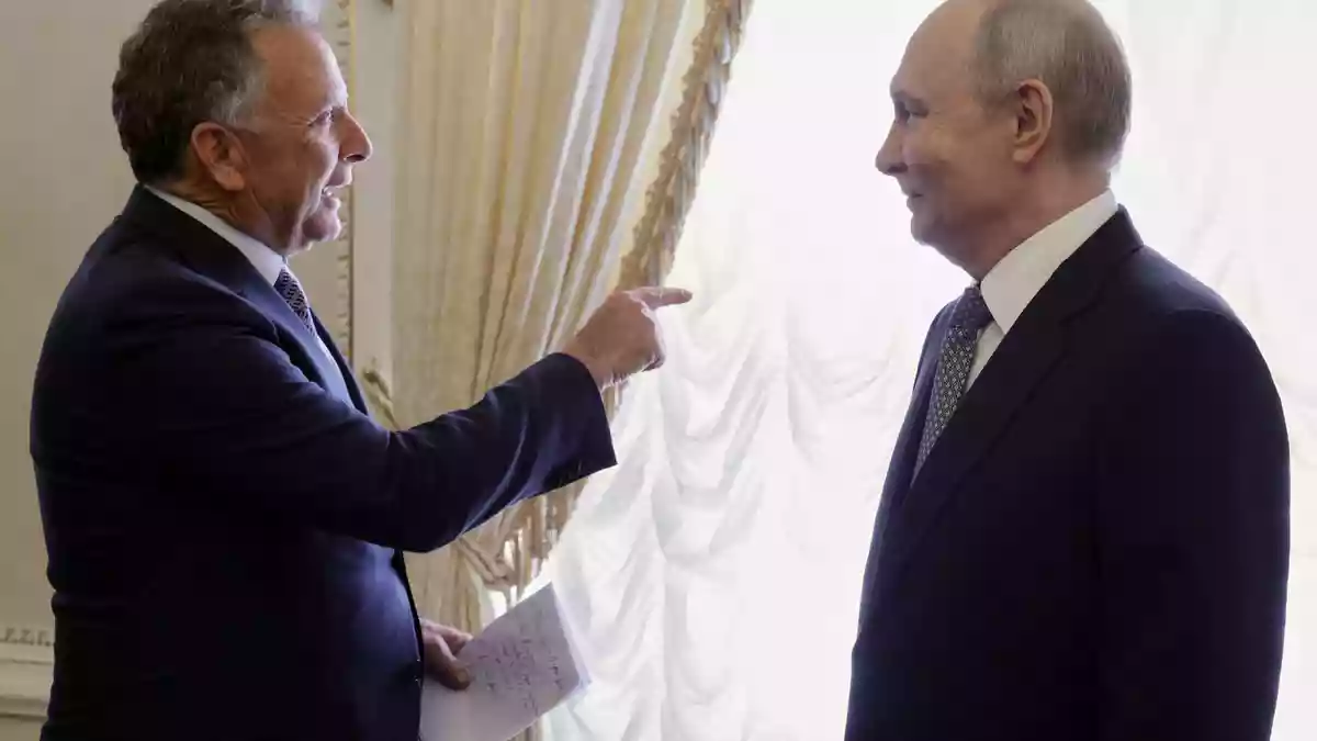 Kremlchef Wladimir Putin (r) und der US-Unterhändler Steve Witkoff haben mehr als drei Stunden lang über Vorschläge für eine Friedenslösung im russischen Angriffskrieg gegen die Ukraine gesprochen. - Bild: Gavriil Grigorov/Pool Sputnik Kremlin/AP/dpa