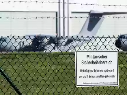 In der Nähe des Luftwaffen-Stützpunkts Wunstorf wurde mitte September eine Drohne gefunden. (Archivbild) - Foto: Julian Stratenschulte/dpa