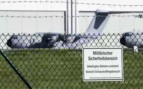 In der Nähe des Luftwaffen-Stützpunkts Wunstorf wurde mitte September eine Drohne gefunden. (Archivbild)  - Foto: Julian Stratenschulte/dpa