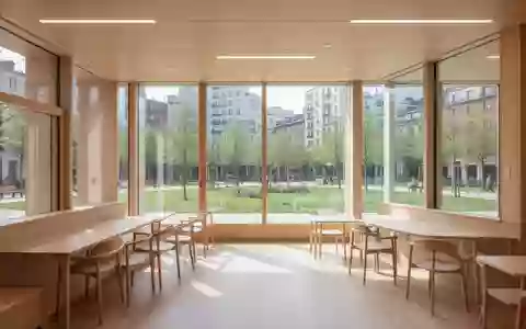 Ein heller, moderner Raum für Gesundheitsinformationen mit Blick ins Grüne. - Foto: über boerse-global.de