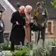 König Charles III. und Königin Camilla gedenken der verheerenden Katastrophe von Aberfan.  - Bild: Aaron Chown/Press Association/PA Wire/dpa