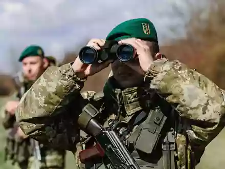 Täglich werden wehrpflichtige Männer an der Flucht aus dem Kriegsland Ukraine gehindert. (Illustration) - Foto: -/Ukrinform/dpa