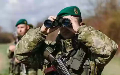 Täglich werden wehrpflichtige Männer an der Flucht aus dem Kriegsland Ukraine gehindert. (Illustration) - Foto: -/Ukrinform/dpa