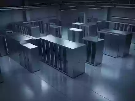 Moderne, minimalistische Serverraum-Architektur mit metallischen Schränken in einem kühlen, industriellen Raum. - Foto: über boerse-global.de