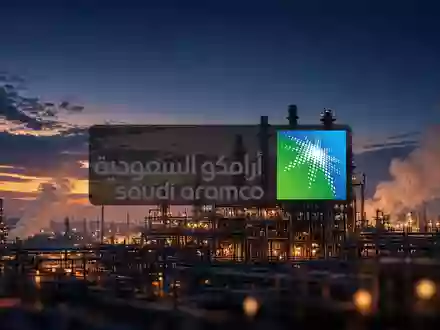Industrielle Raffinerie bei Dämmerung als Symbol für den globalen Energiemarkt - Foto: über boerse-global.de