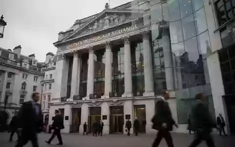Außenansicht des London Stock Exchange Gebäudes am Paternoster Square an einem bewölkten Tag. - Foto: über boerse-global.de