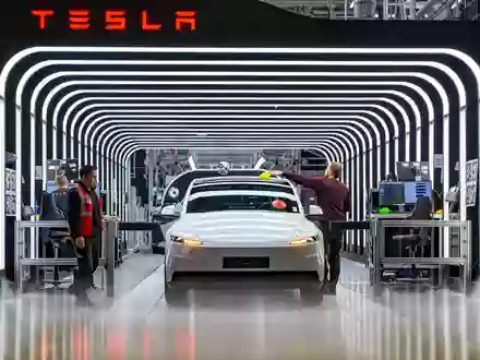 Tesla verkaufte trotz des Rückgangs mehr Fahrzeuge als am Markt erwartet. (Archivbild) - Foto: Patrick Pleul/dpa