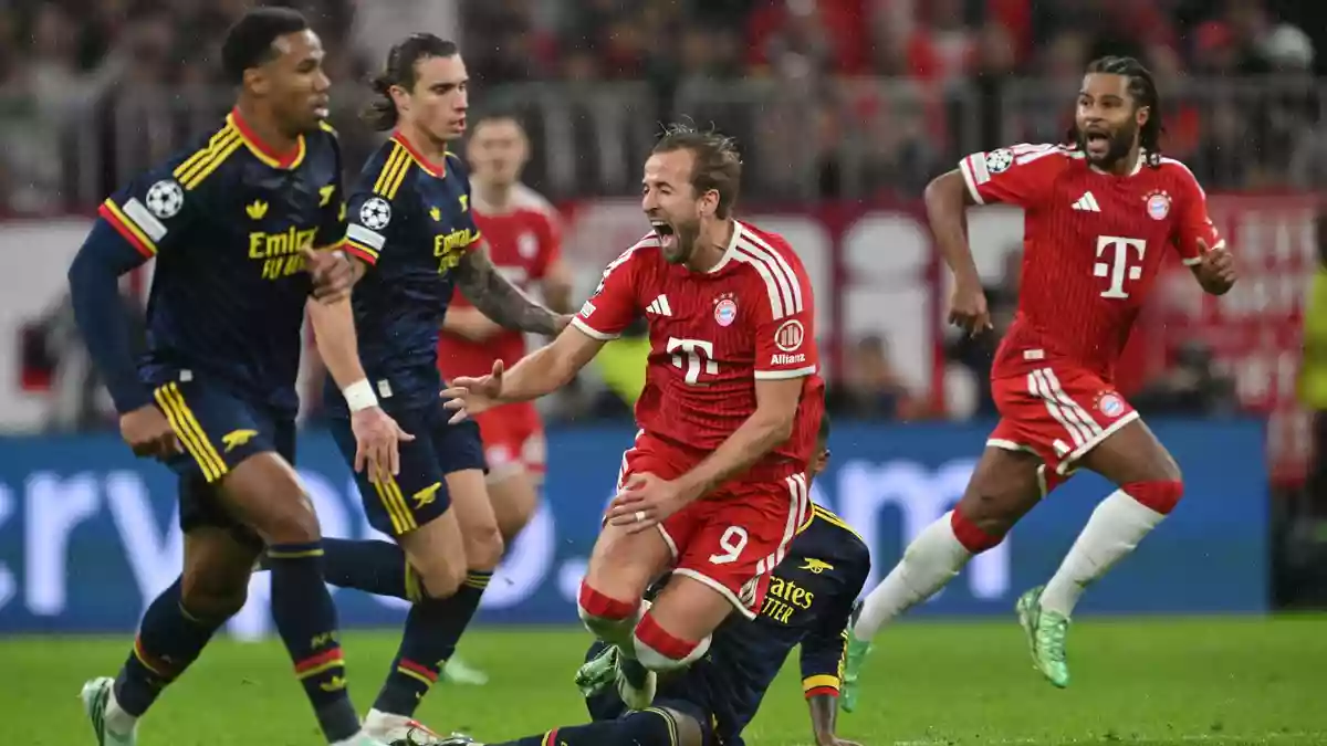 Wie hier gegen Harry Kane (m) ging es umkämpft zur Sache. - Bild: Peter Kneffel/dpa