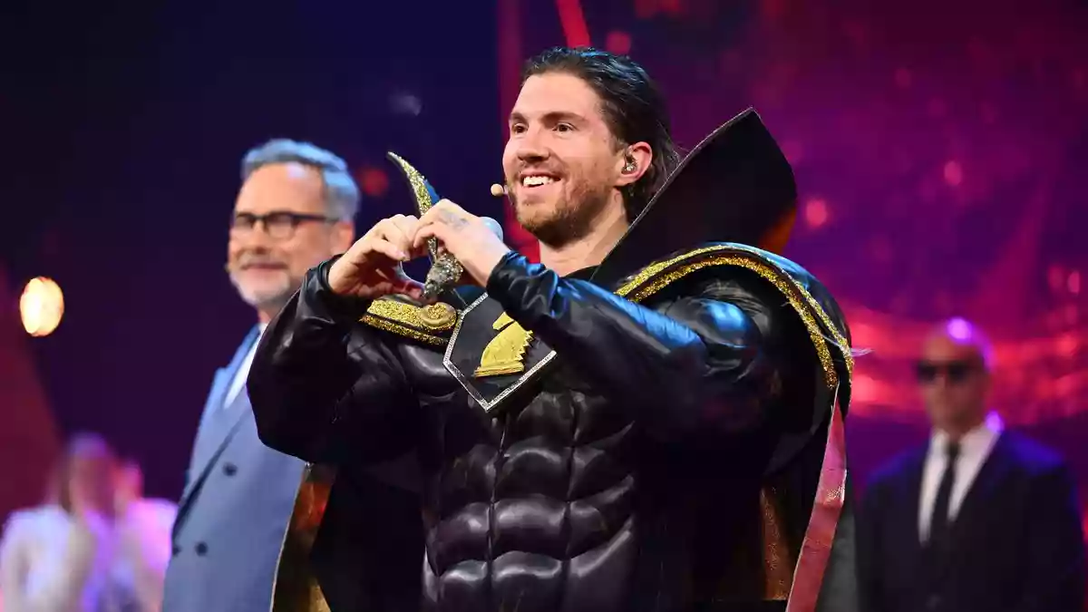 Joey Heindle wirkte zufrieden mit seinem dritten Platz im Finale von «The Masked Singer». - Bild: -/Joyn/Willi Weber/dpa